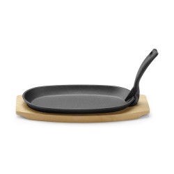 Plat en fonte avec dessous en bois et poignée avec pince