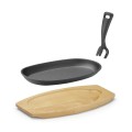 Plat en fonte avec dessous en bois et poignée avec pince