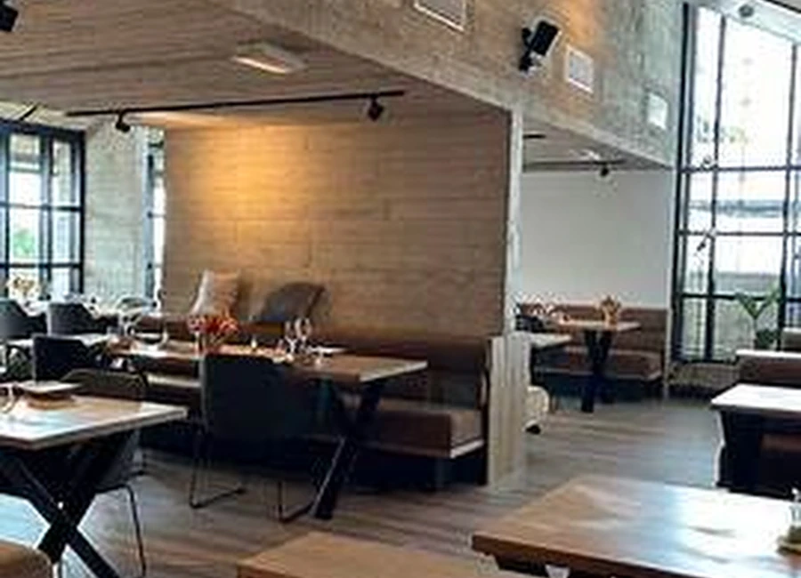 Intérieur du restaurant Feta & Oregano