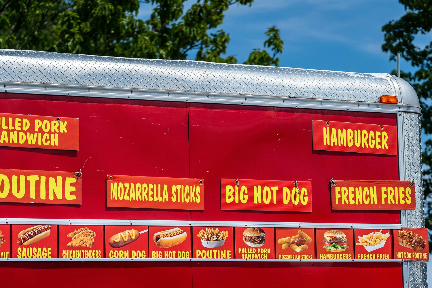 Food truck de restauration rapide avec comptoir extérieur